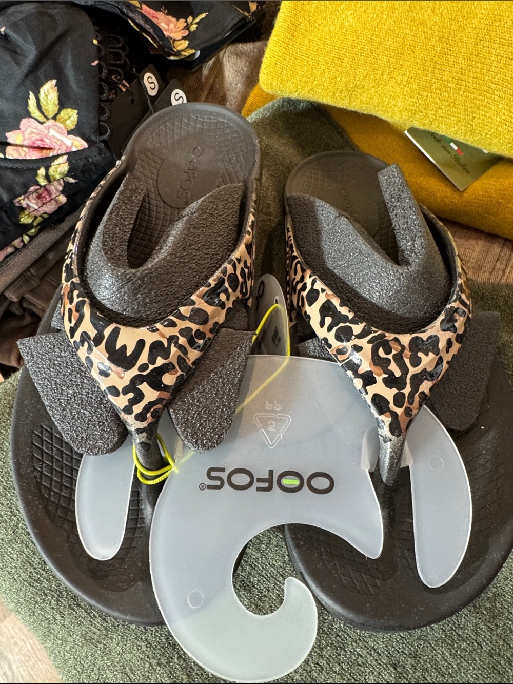 OOFOS Oohlala Women’s Leopard Print Sandal - animal print | W6